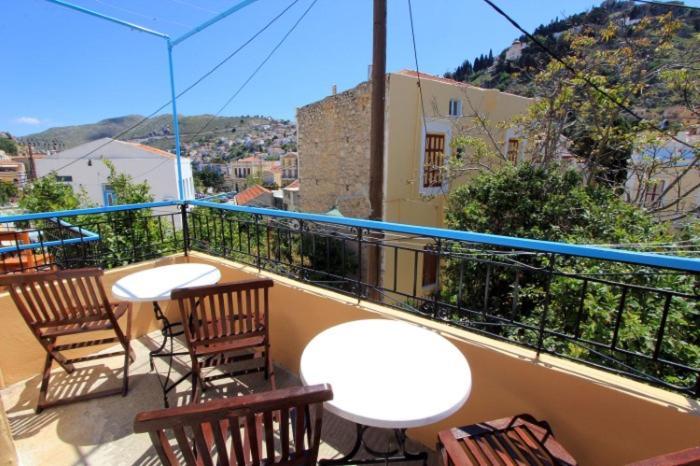 Symi Center Hotel Экстерьер фото