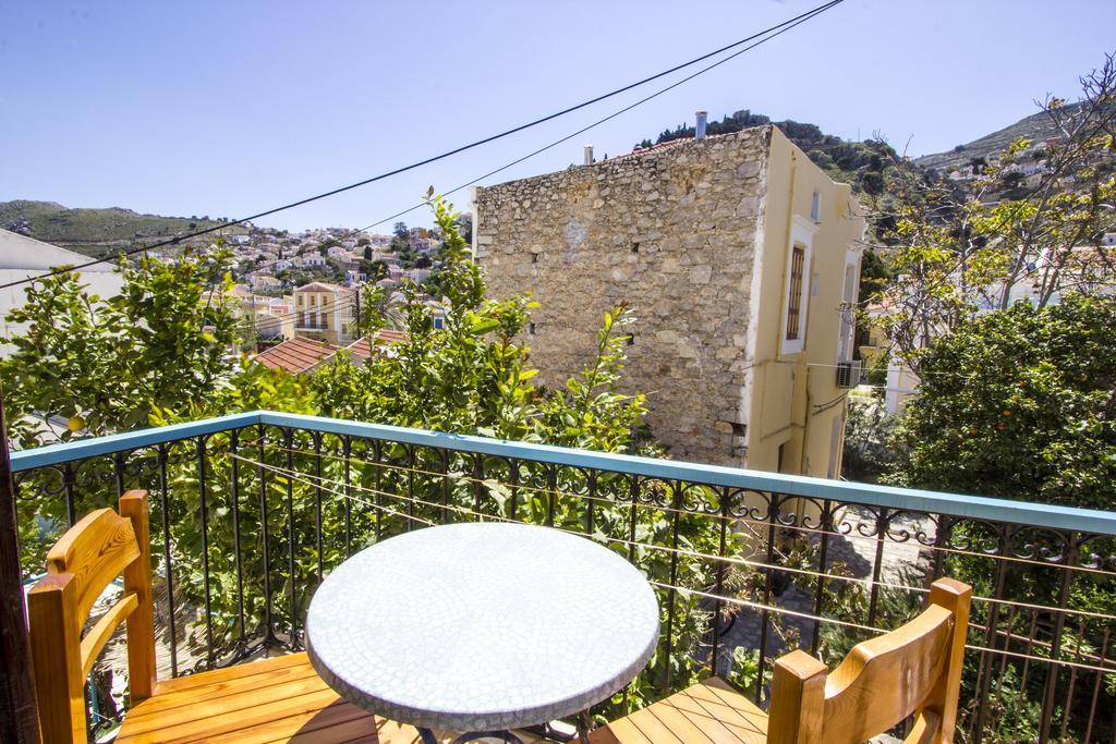 Symi Center Hotel Экстерьер фото