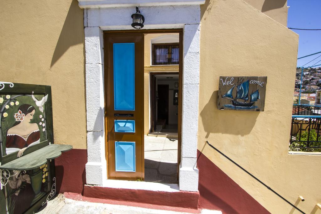 Symi Center Hotel Экстерьер фото