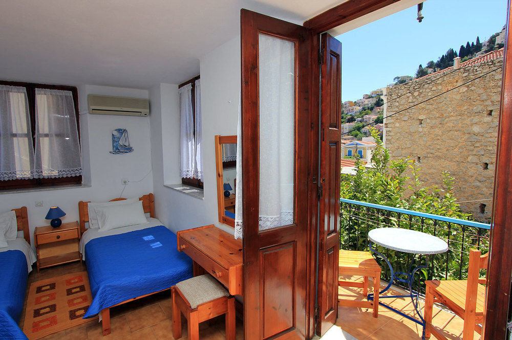 Symi Center Hotel Экстерьер фото
