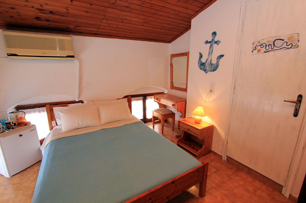 Symi Center Hotel Экстерьер фото