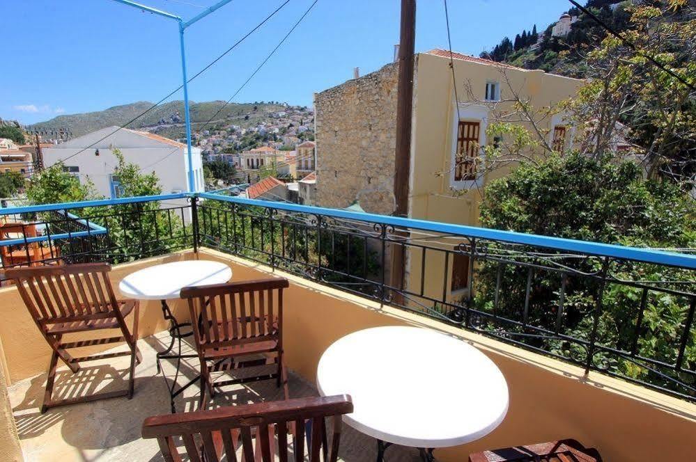 Symi Center Hotel Экстерьер фото