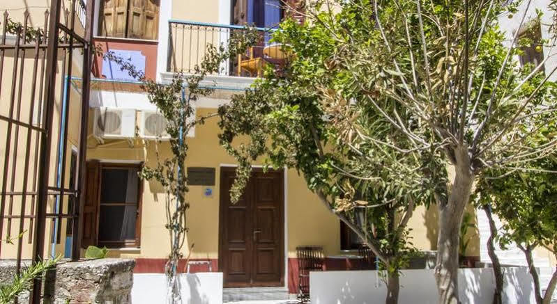 Symi Center Hotel Экстерьер фото